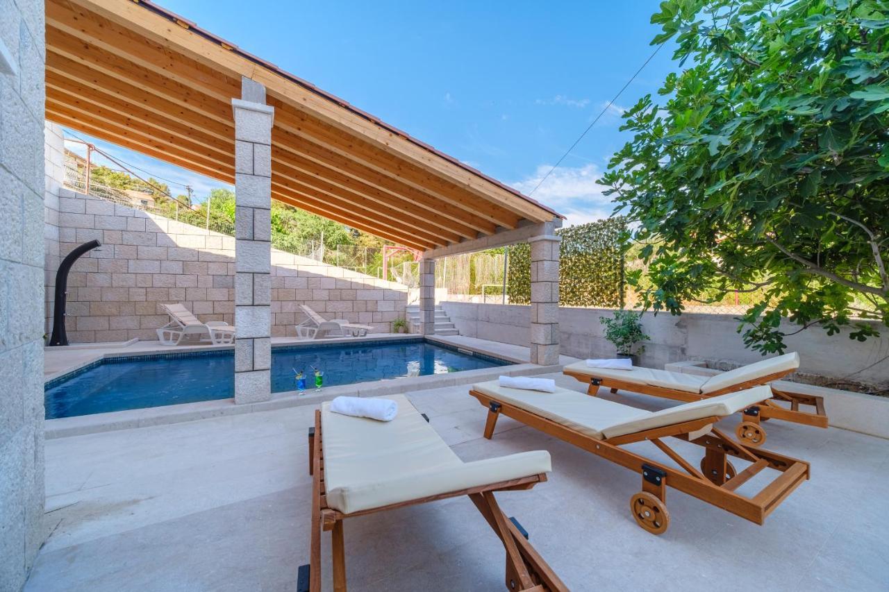 מילנה Luxury Stone Villa Nevija 2022 Private Villa מראה חיצוני תמונה
